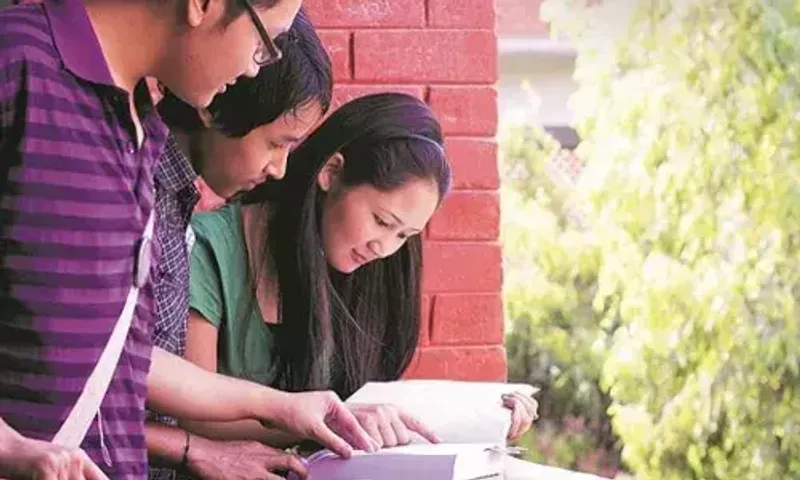 Report: 8.5 lakh students pursuing education abroad in just 4 focused countries