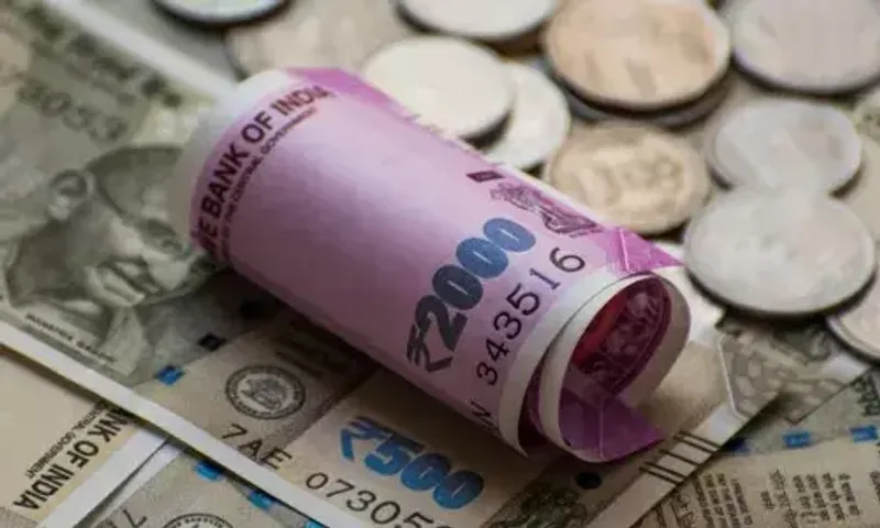 Rupee falls for 2nd day, declines 17 paise to 74.43 against dollar