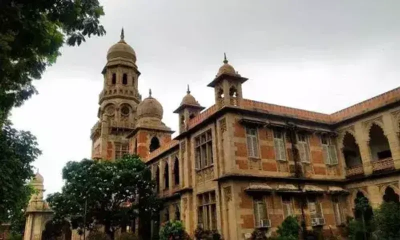 Final notice issued by The Maharaja Sayajirao University of Baroda for undergraduate admissions