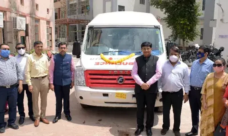 Rotary Club of Baroda Cosmopolitan donates blood donation van to Sayaji Hospital Blood Bank