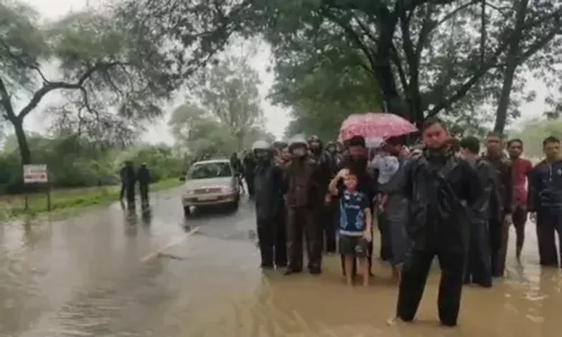 Heavy torrential rains in Bharuch inundate State Highway connecting Ankleshwar and Surat