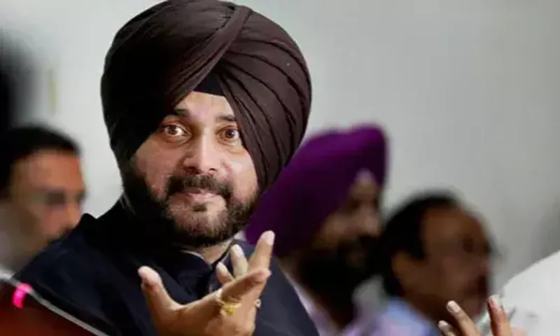 Navjot Sidhu writes to Sonia Gandhi listing 13 major issues