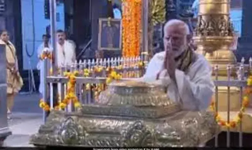 PM Modi offers prayers at Kerala's famous Lord Krishna temple in Guruvayur