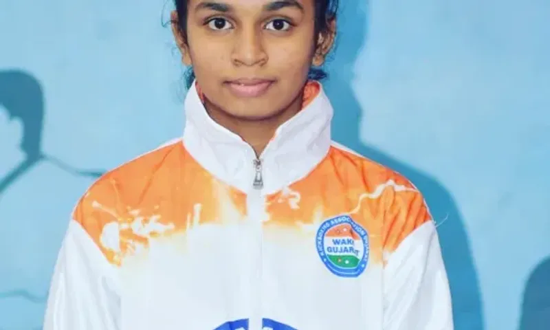 Daughter of paper distributor in Vadodara to represent Gujarat in national Kick Boxing tournament at Pune