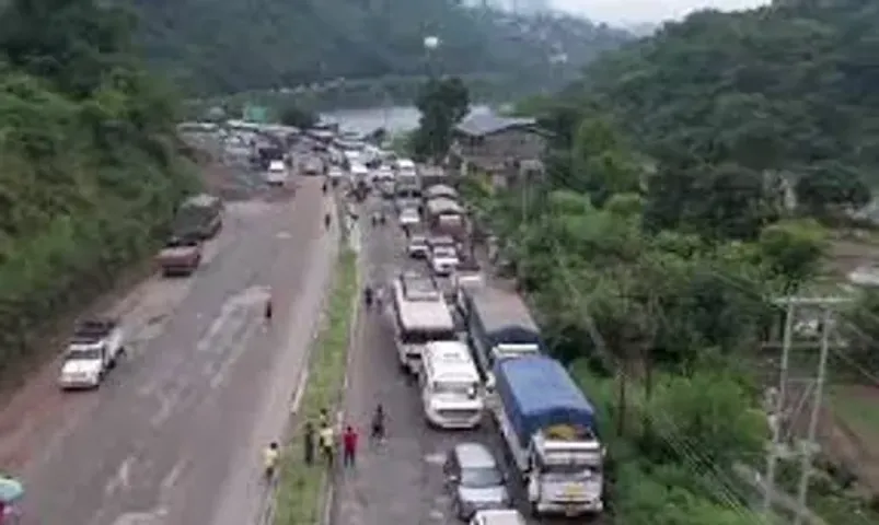Himachal Pradesh: 200 Tourists stuck after flash floods, landslides lead to traffic blockage