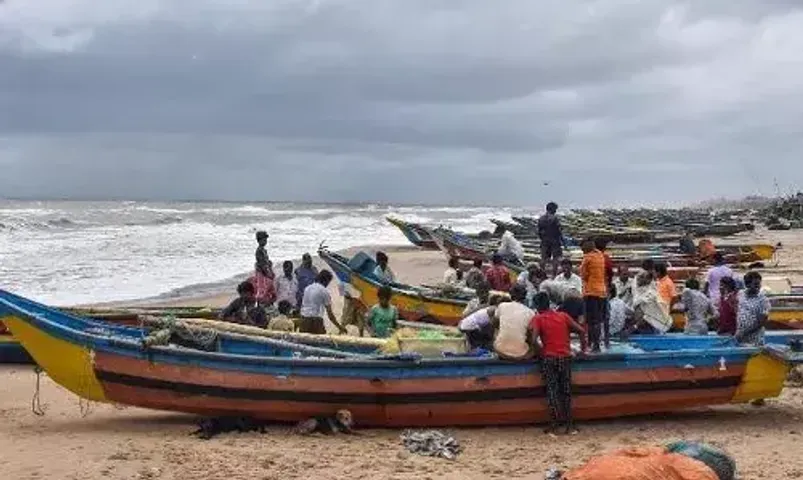 Sri Lankan Navy arrests 10 Indian fishermen for alleged poaching into its territorial waters