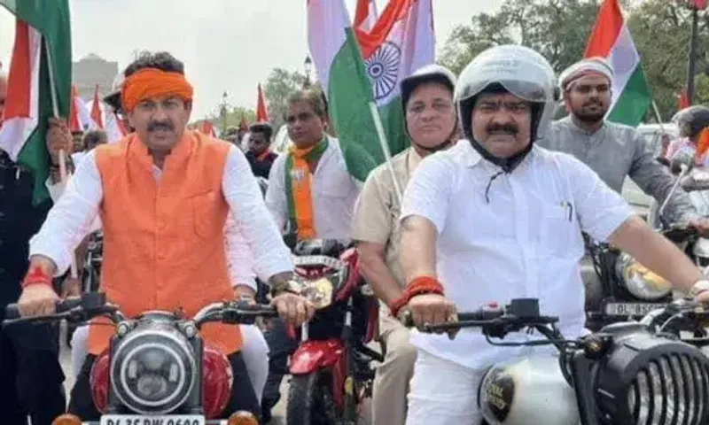 BJP MP Manoj Tiwari fined Rs 20,000 for not wearing helmet during 'Tiranga Rally'