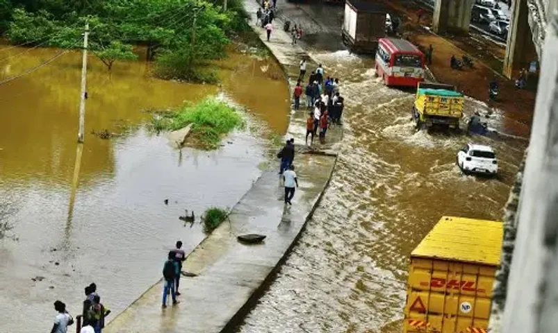 Heavy rain in Bengaluru wreaks havoc as vehicles float on inundated roads