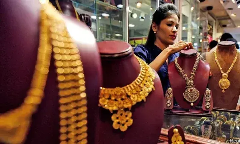 Gold price drops big in futures trade ahead of Diwali