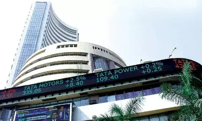 Sensex tanks 870 points as Ukraine crisis continues to roil global markets