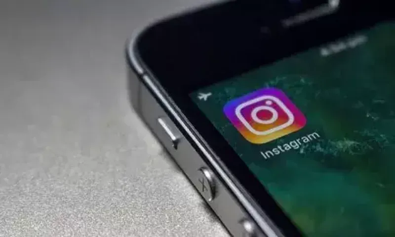 Instagram notifications button position tweak prompts complaints from users