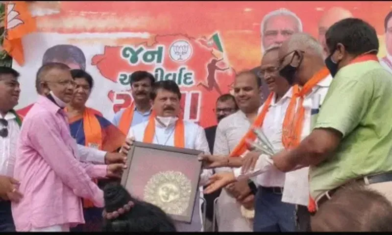 Jan Ashirwaad Yatra of ministers Rajendra Trivedi and Manisha Vakil organised in Vadodara