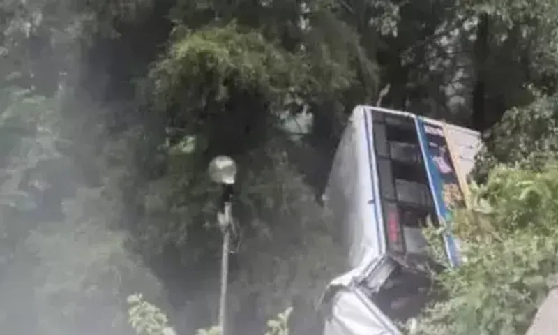 25 dead as bus falls into gorge in Uttarakhand