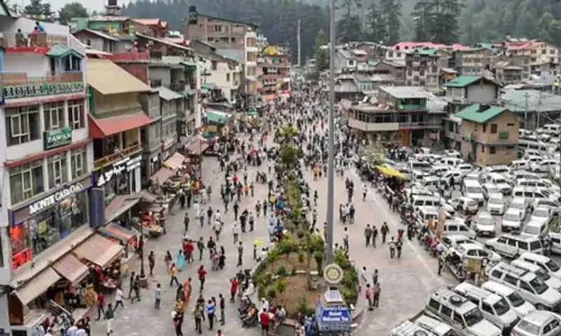 Nainital draws crowd of tourists amid restrictions Covid-19 third wave