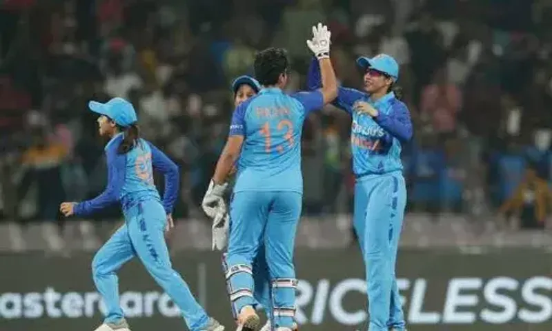 Women's cricket: India defeat Australia in 2nd T20 International in Super Over to level series 1-1