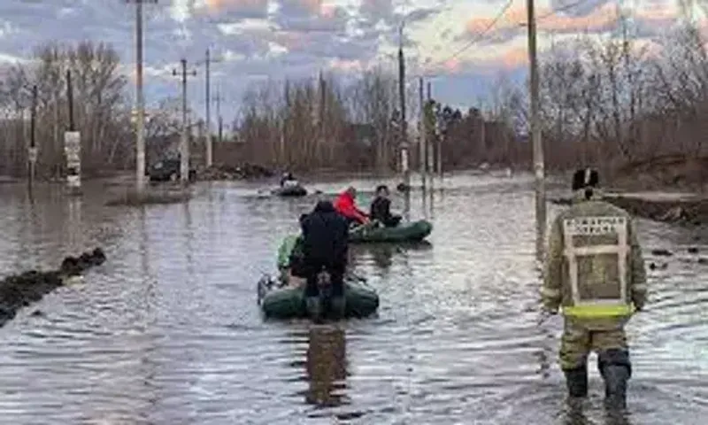 Thousands evacuated after floods break dam in the Russian city of Orsk