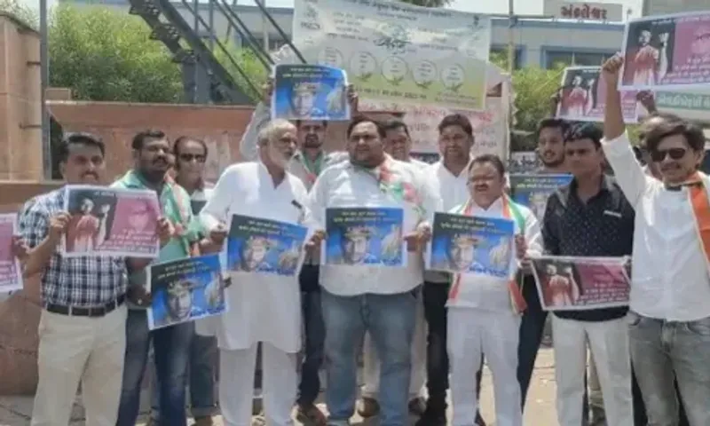 Ankleshwar: Youth Congress protests over arrest of Congress MLA Jignesh Mewani by Assam Police