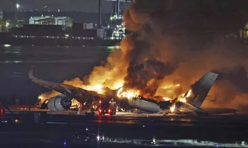 Plane at Japan's Haneda Airport catches fire, 400 passengers rescued