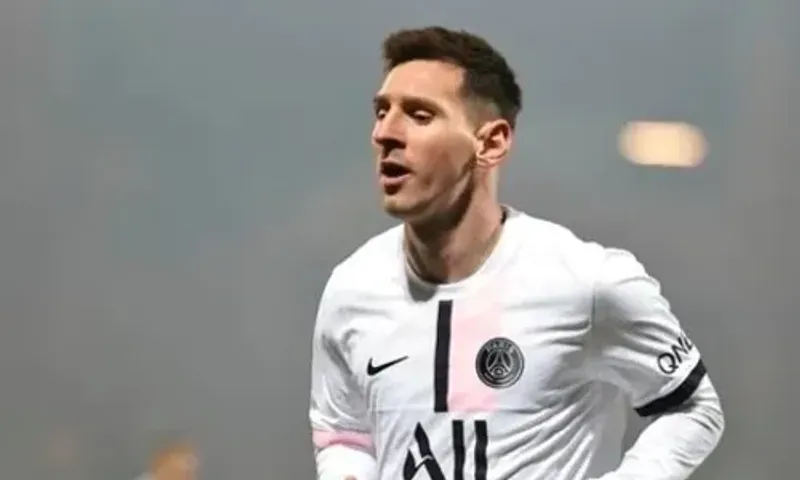 Lionel Messi and three other PSG players tested Covid-19 positive