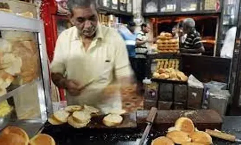 Order to remove non-veg larries selling food on main roads in Vadodara