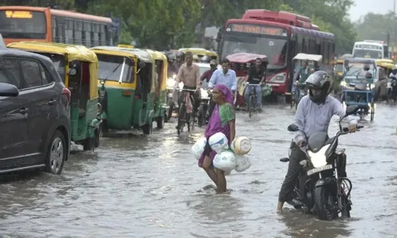 Monsoon showers cause waterlogging, traffic snarls in Delhi