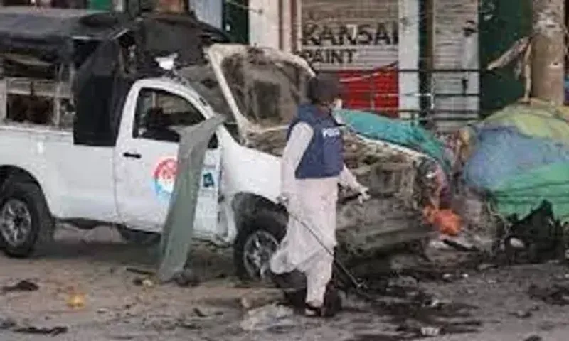 A bomb blast in Quetta injured two police officers and five civilians: Pakistan