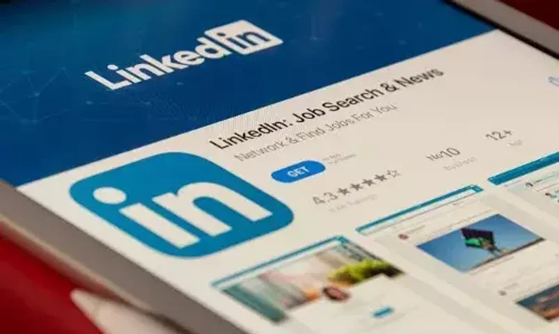 LinkedIn has a new AI chatbot for jobseekers