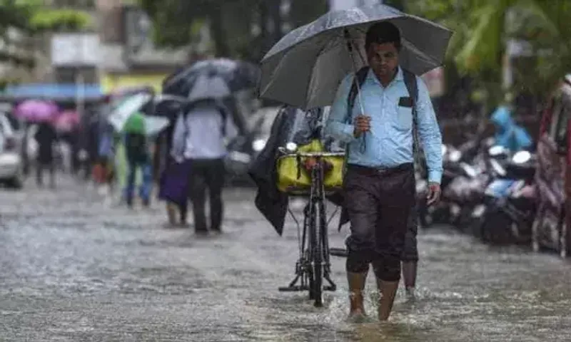 IMD issues ‘heavy rainfall’ alert in multiple states this week