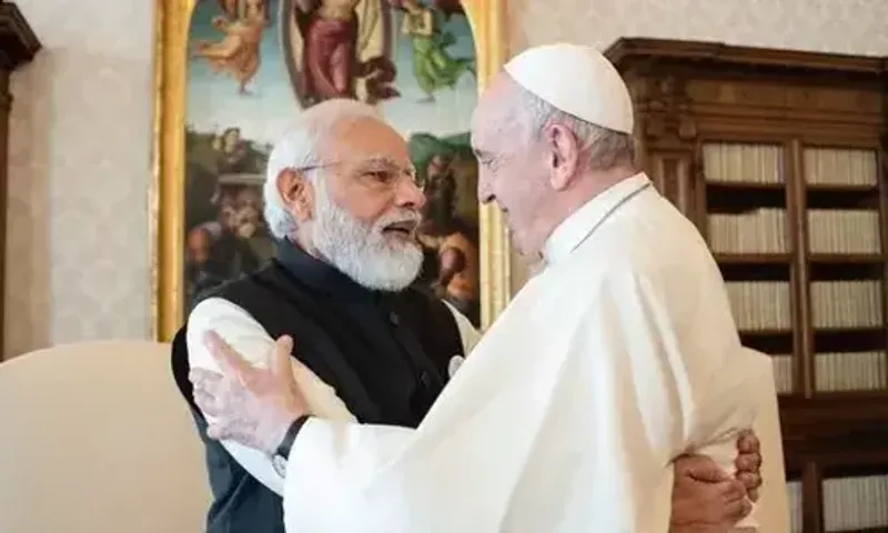 Pope Francis invited by PM Modi to India during a 'very warm meeting'