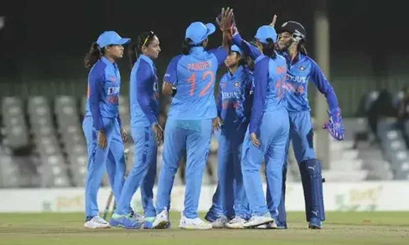 Indian Women's team to take on South Africa in Summit Clash of T20 Tri-Nation Series in East London