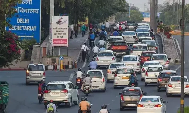 Govt set to hike prices for renewing registration of vehicles older than 15 years from April 1