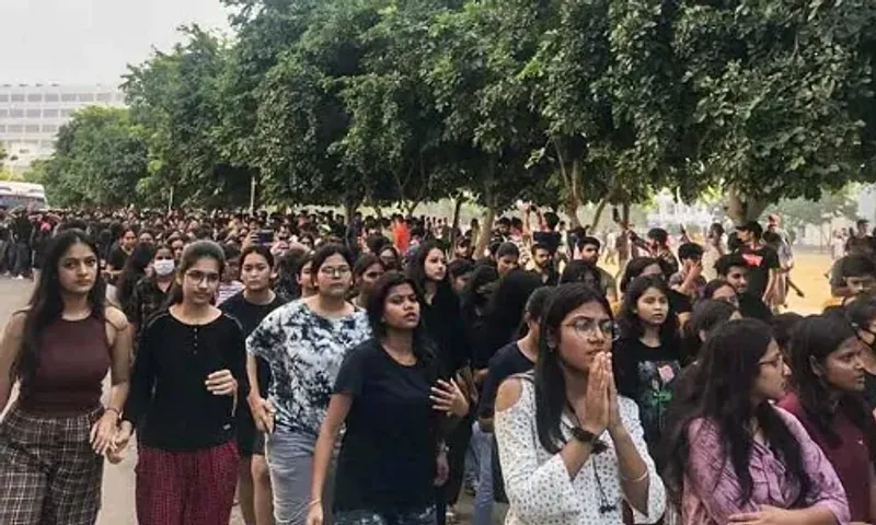 Chandigarh University MMS scandal: Youth detained in Shimla as protests continue