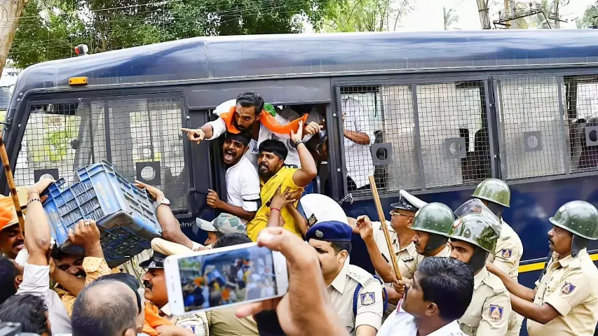 Congress leaders detained in Karnataka amid huge protests over contractor death