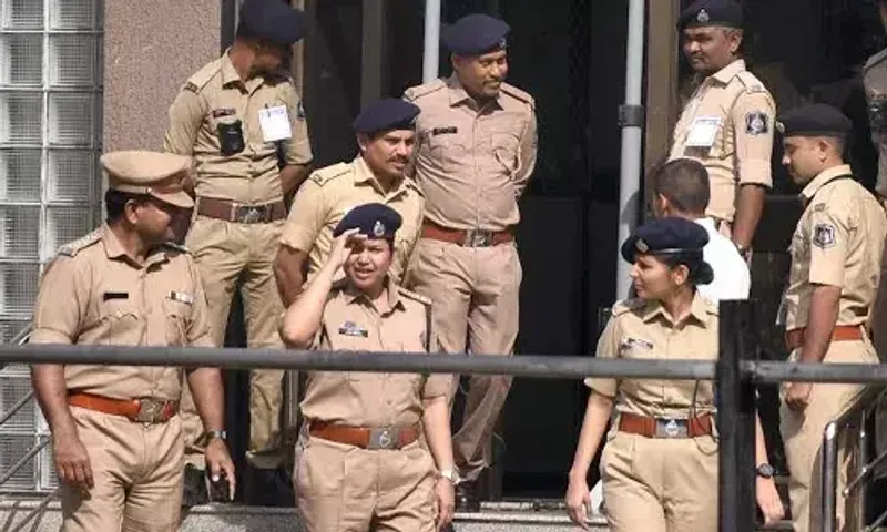 Surat cops tighten security before Rahul Gandhi arrives