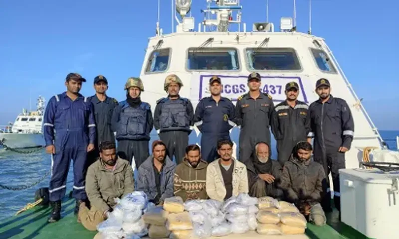 Indian Coast Guard and ATS Gujarat jointly apprehend 400 crore heroin from Pakistani boat