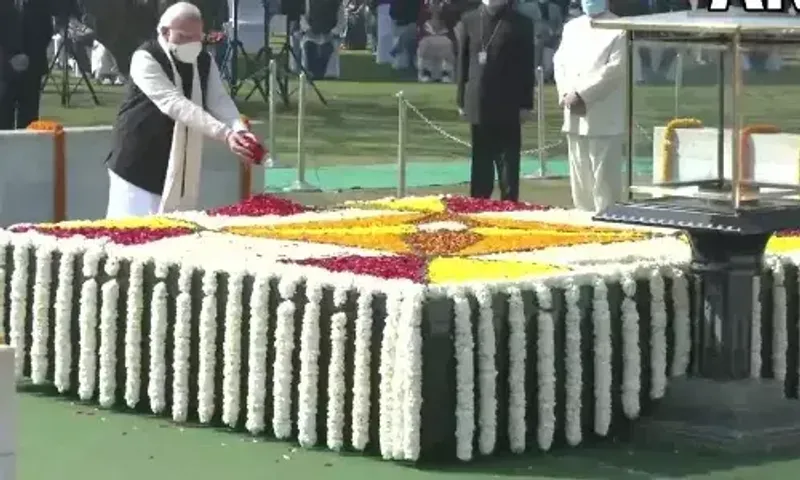 At Raj Ghat, President Kovind, PM Modi, Rahul Gandhi, and others pay homage to Mahatma Gandhi