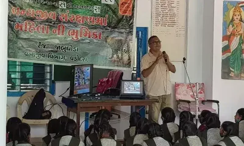 Wildlife Photographer of Vadodara explained importance of identifying wildlife and bird resources to more than 7000 students of 12 schools and villagers