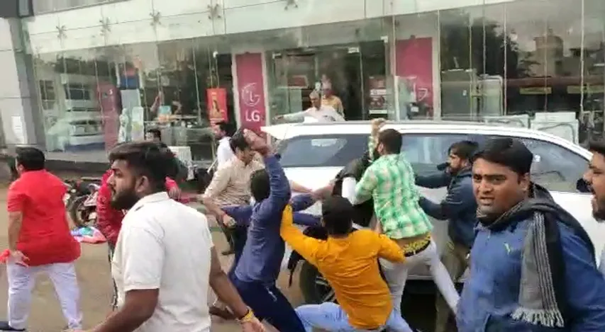 Violent clash breaks out between ABVP, NSUI workers in Ahmedabad
