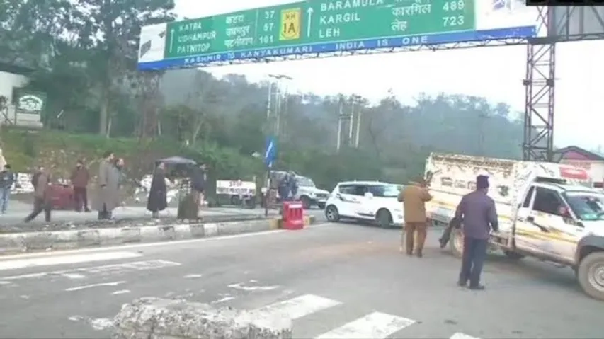 One militant killed, policeman injured during gunfight at Nagrota toll plaza