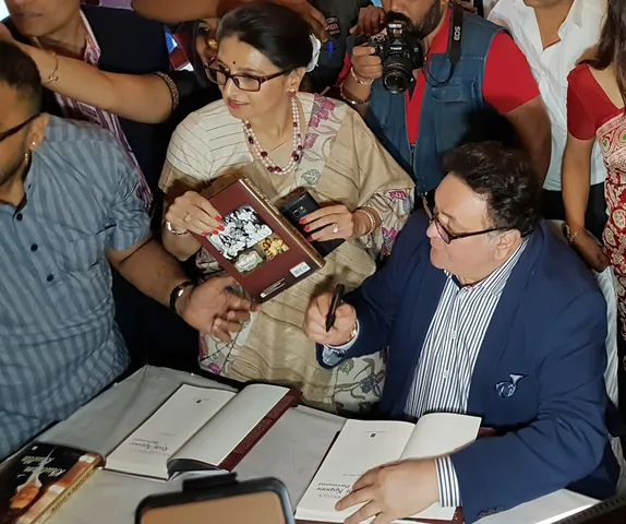 Rishi Kapoor spread his charm on his visit to Vadodara