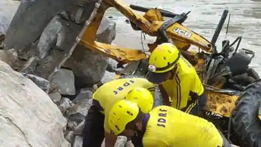 2 dead, 1 feared trapped under boulders on Badrinath highway in Uttarakhand’s Pauri Garhwal