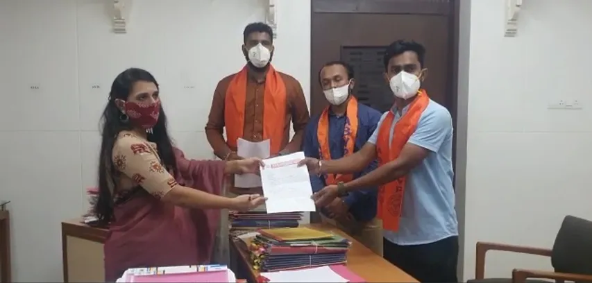 ABVP gives memorandum to district collector regarding NEET and JEE exams