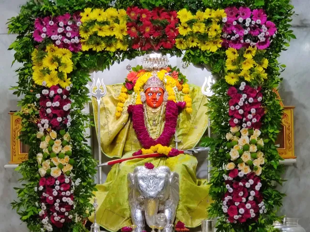 Devotees reached famous Shri Tulja Bhavani temple on first day of Navratri