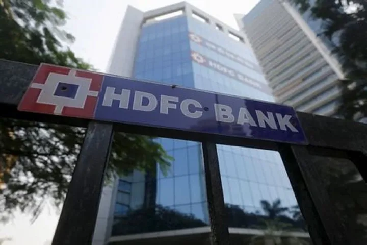 HDFC Bank penalises its executive for inadvertently selling shares