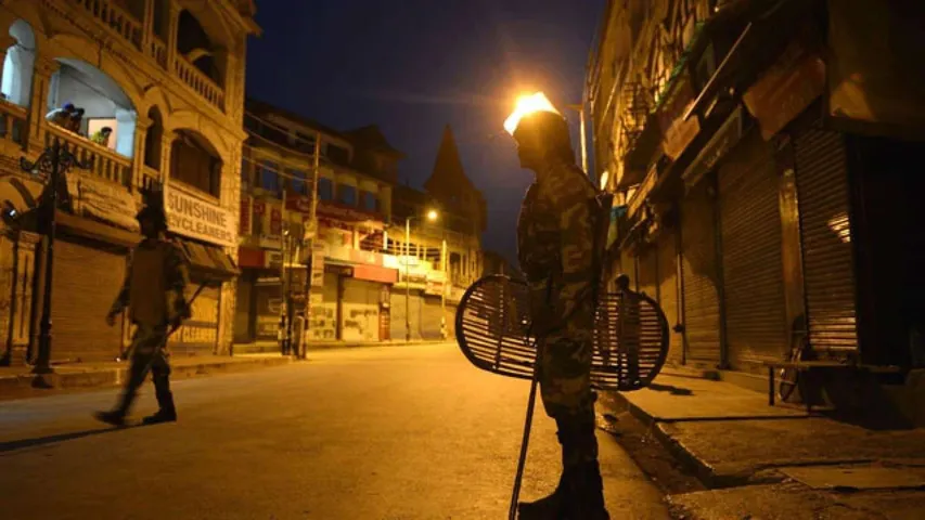 Gujarat extends night curfew in 4 major cities till 15 April