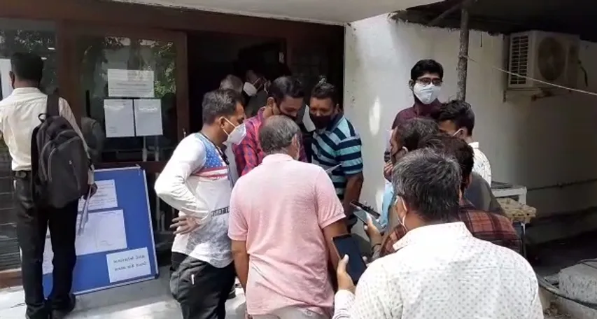 People rushed to get renedisivir injection after rumor spread about getting it from Geri compound in Vadodara