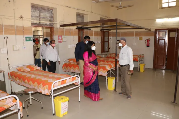 Vadodara District Collector inspected the facilities of Covid Care Center in Karjan CHC