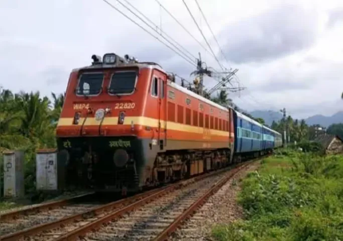 Due to rain, the rail traffic was affected, 11 trains ran late, two trains were cancelled