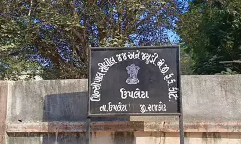 રાજકોટ ઉપલેટામાં તાજા જન્મેલા બાળકને તરછોડનાર માતા-પિતાને કોર્ટે બે વર્ષની જેલની સજા ફટકારી