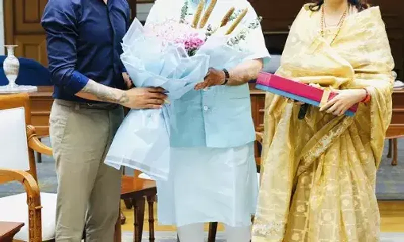 MLA રિવાબા જાડેજા અને રવીન્દ્ર જાડેજાએ PM મોદી સાથે કરી મુલાકાત